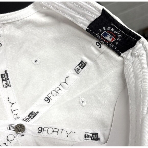 Women's New York Yankees 47 Brand Twins Strap Back White Adjustable Hat Cap NWT - Picture 8 of 8